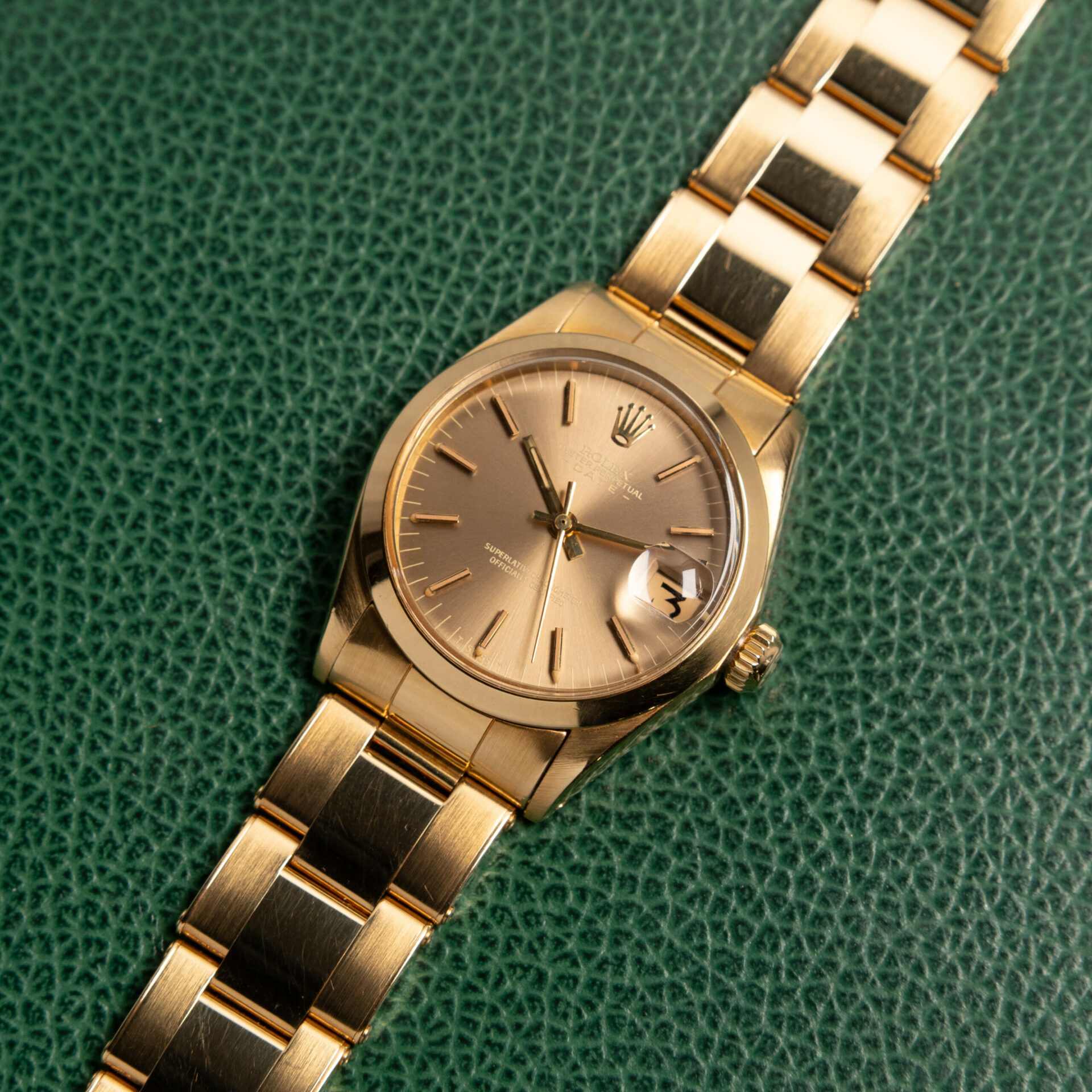 Rolex Date Ref. 6624 Tropical Dial 30 mm 18 k Gold