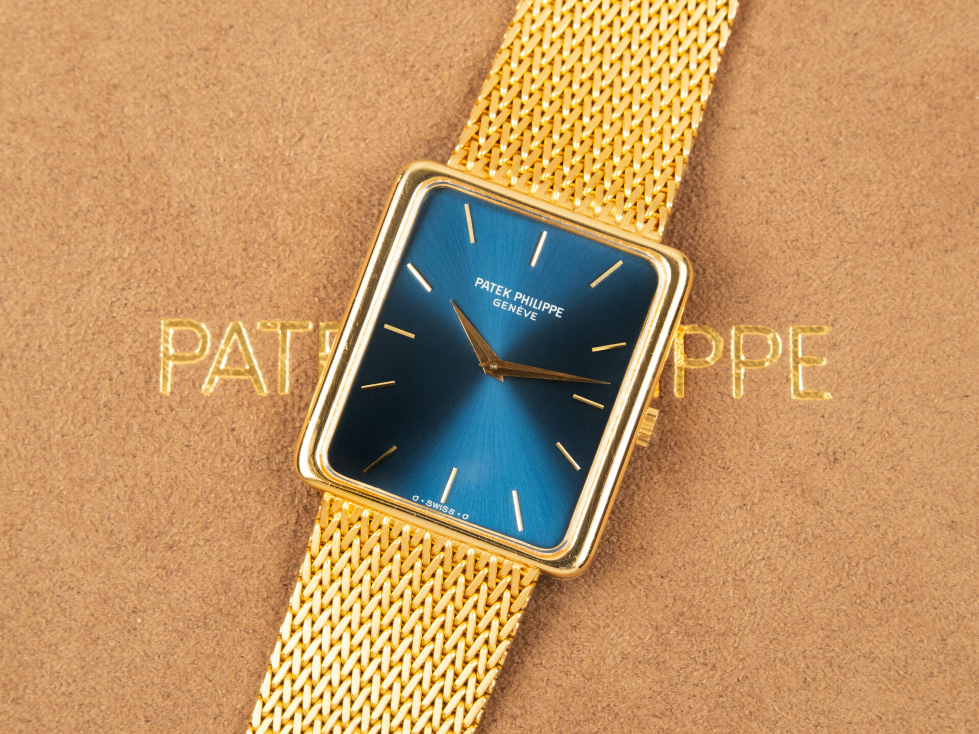 Patek Philippe Rectangular Ref. 3599 Jumbo Yellow Gold - immagine 2