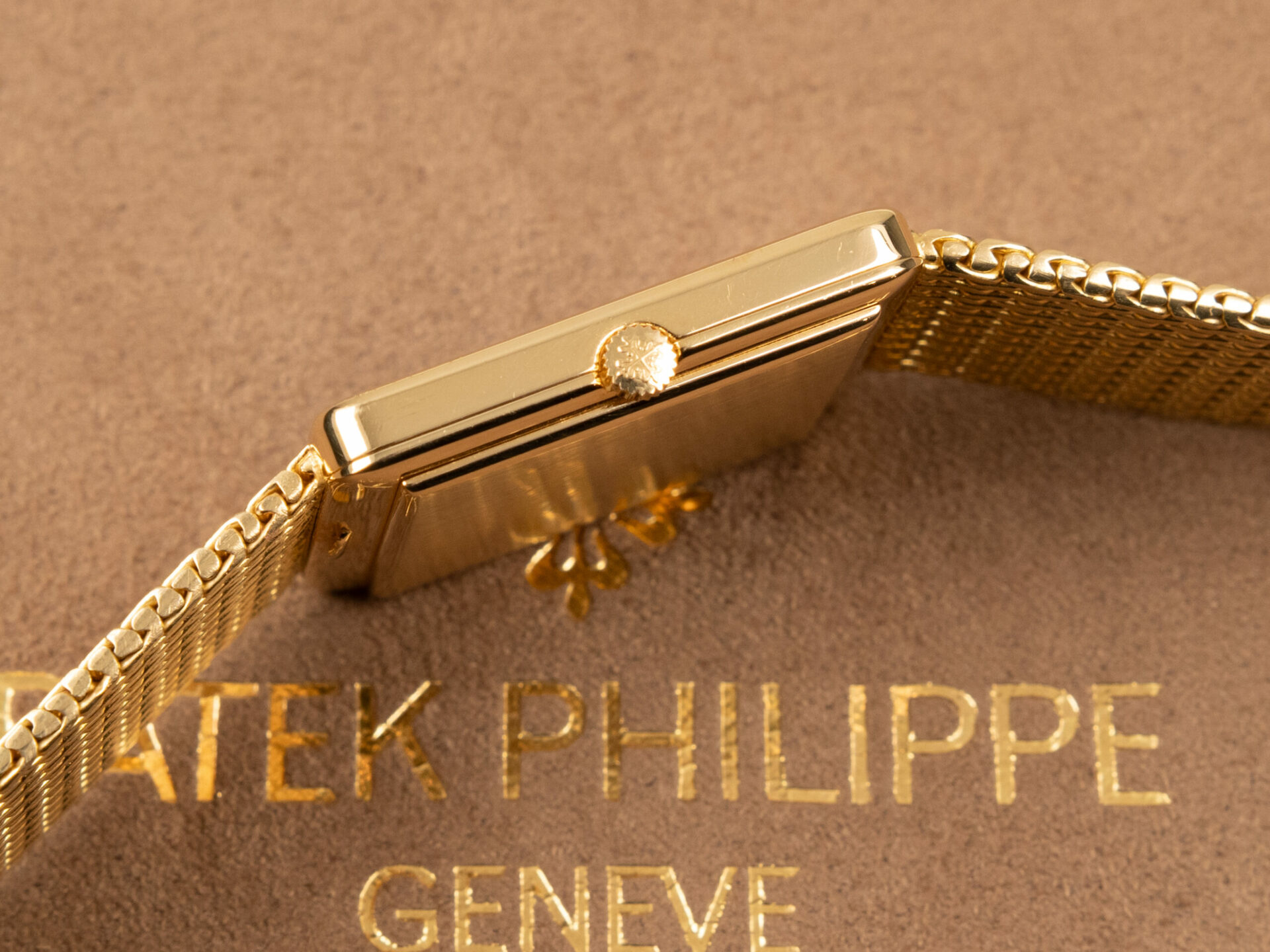 Patek Philippe Rectangular Ref. 3599 Jumbo Yellow Gold - immagine 4