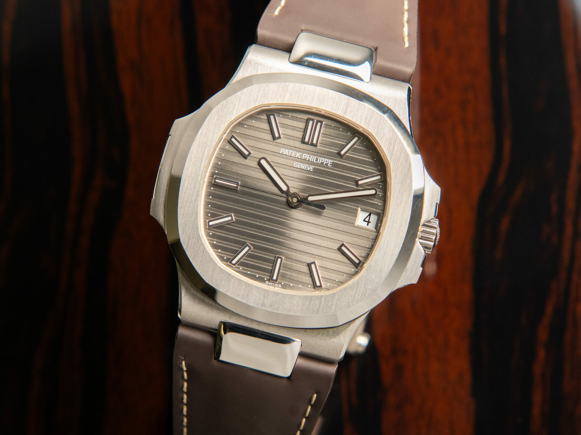 Patek Philippe Nautilus 5711 White Gold Full Set - immagine 2