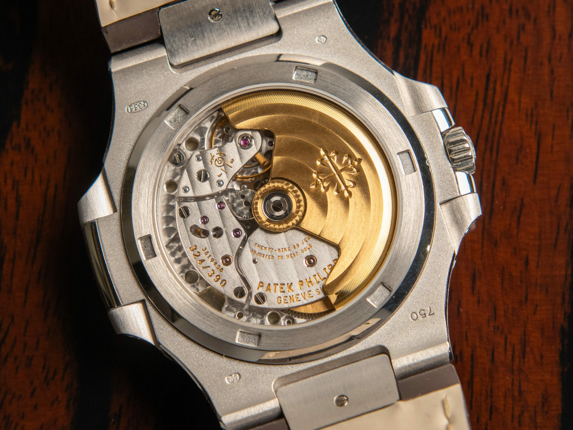 Patek Philippe Nautilus 5711 White Gold Full Set - immagine 4