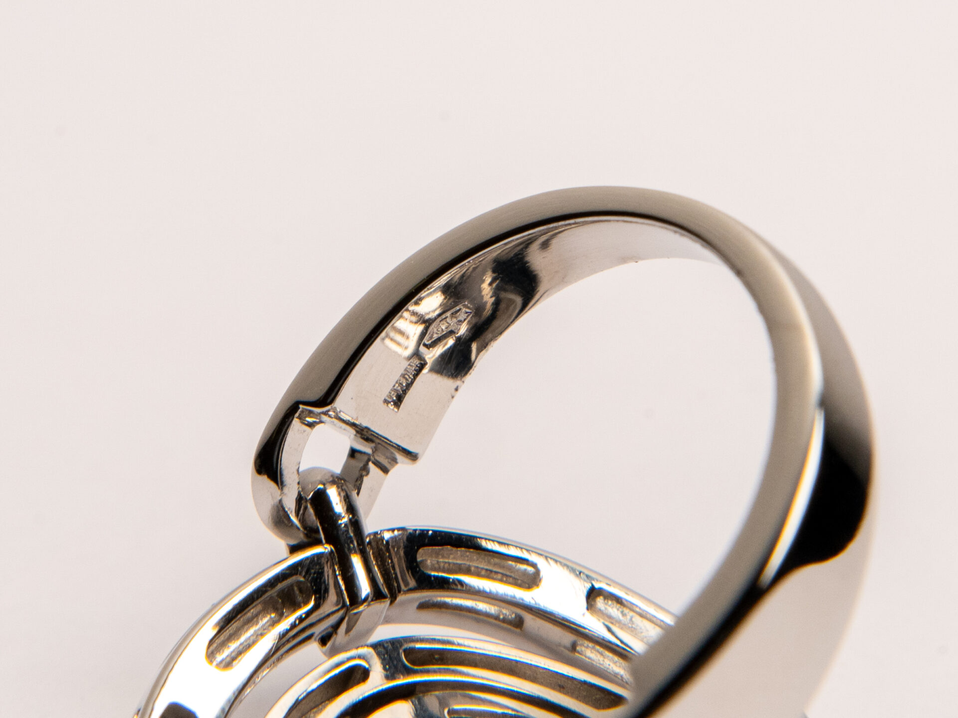 Anello Bulgari Astrale in Oro Bianco - immagine 4