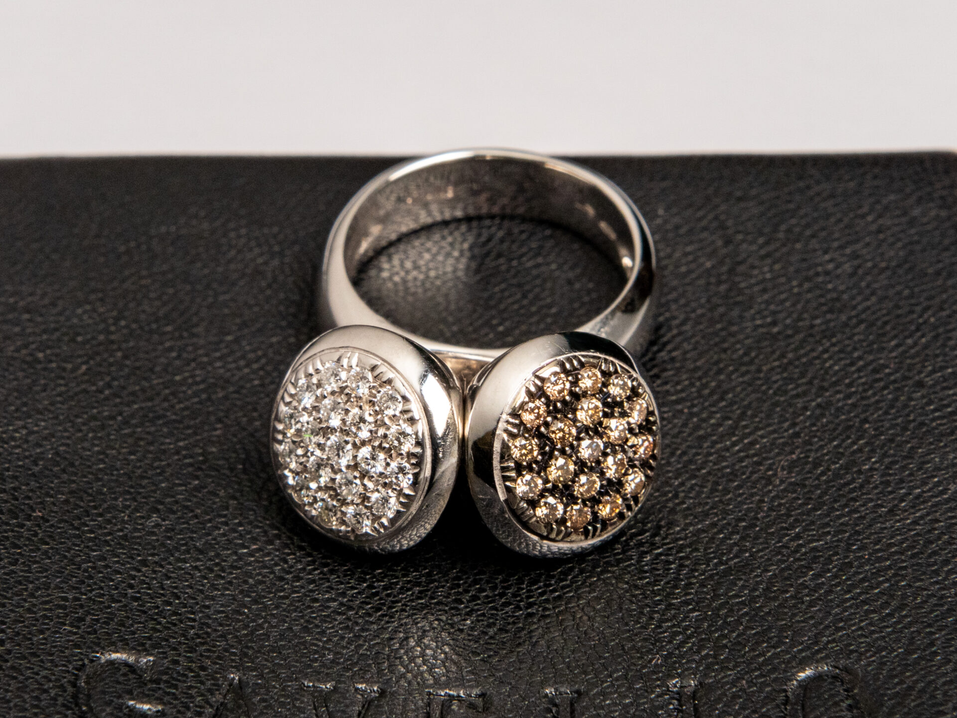 Anello Gavello Oro Bianco e Diamanti - immagine 4
